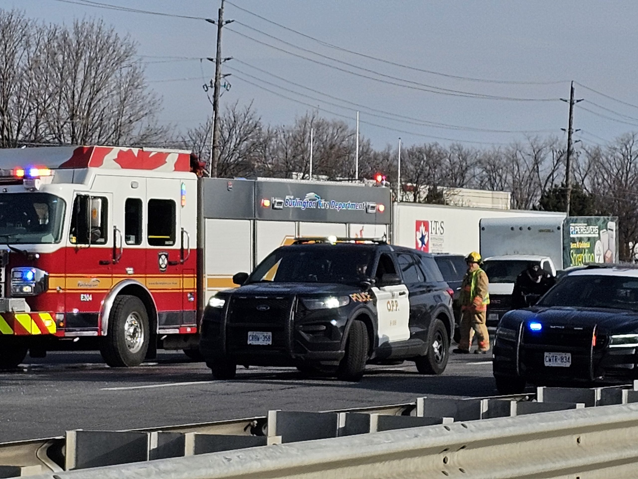 حادث سير في برلينغتون على طريق QEW المتجه إلى هاملتون